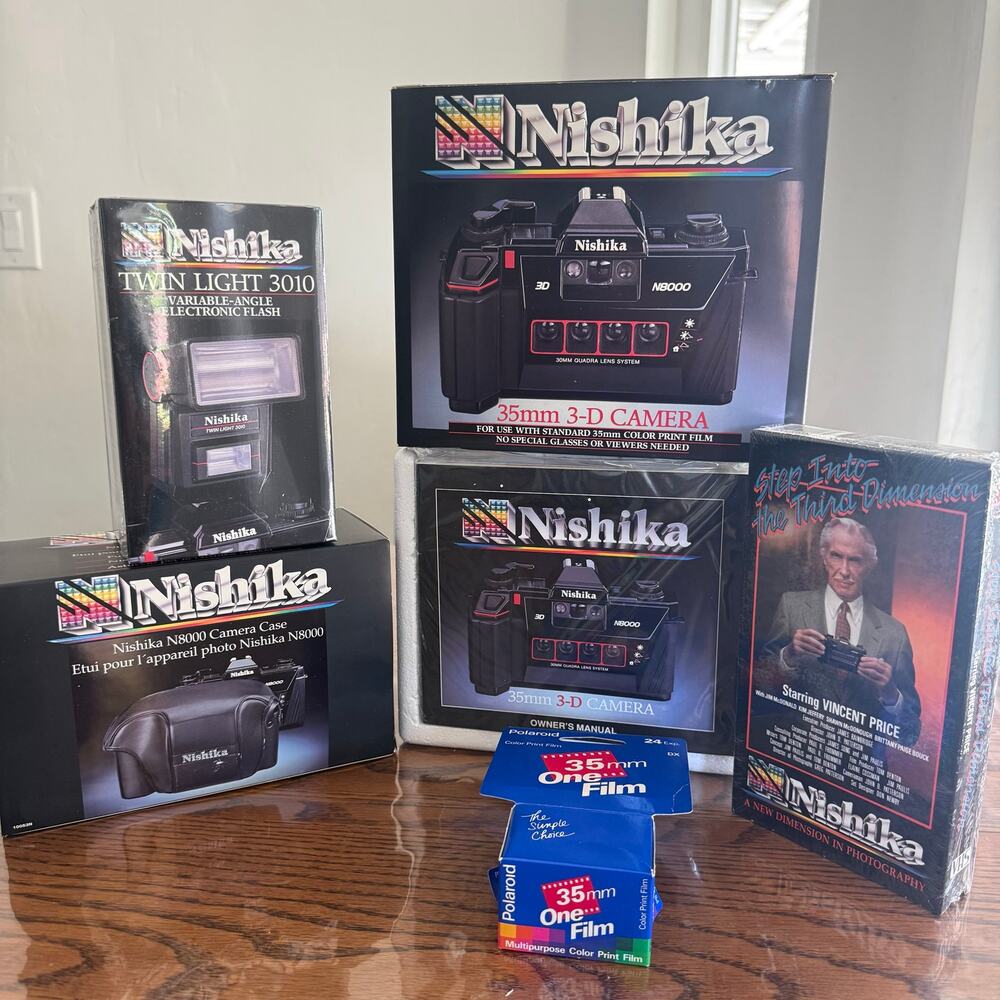 NEW Nishika N8000 35mm 3-D Camera Black w/ Twin Light 3010 Flash, Case, VHS RARE
